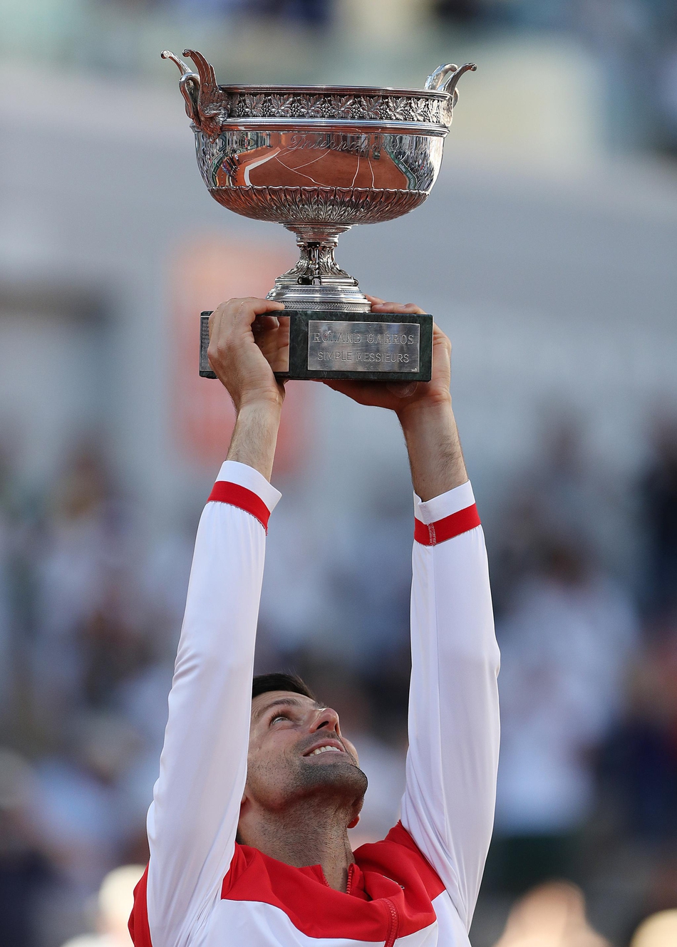 法网逆转拉沃尔杯，西西帕斯点燃赛场