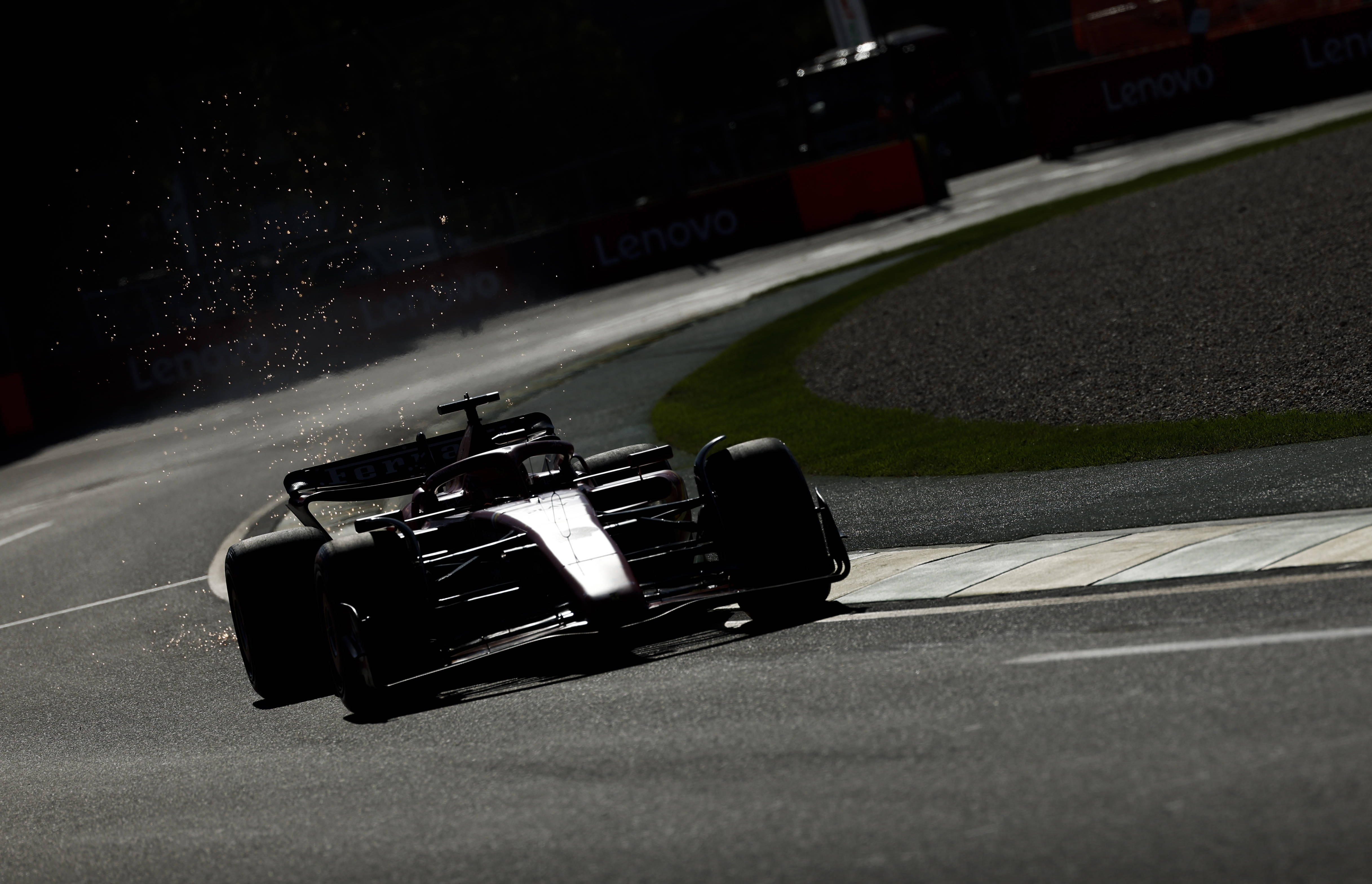 索伯车队逆转阿斯顿马丁，塞恩斯状态火热