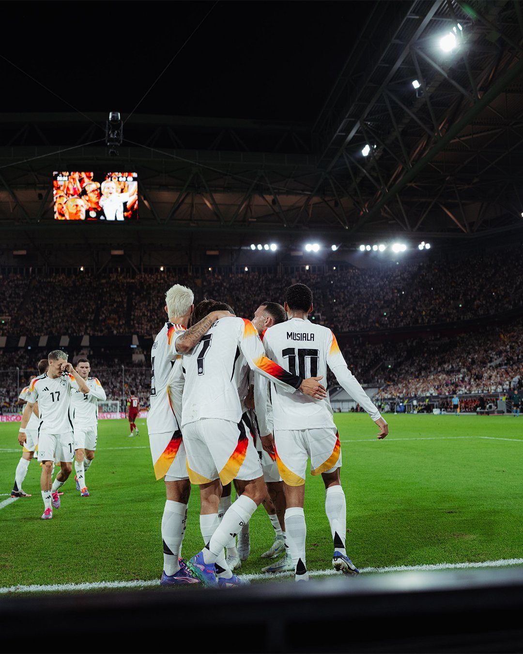 英格兰队完胜德国队,奥恰洛夫关键制胜 英格兰队完胜德国队,奥恰洛夫关键制胜