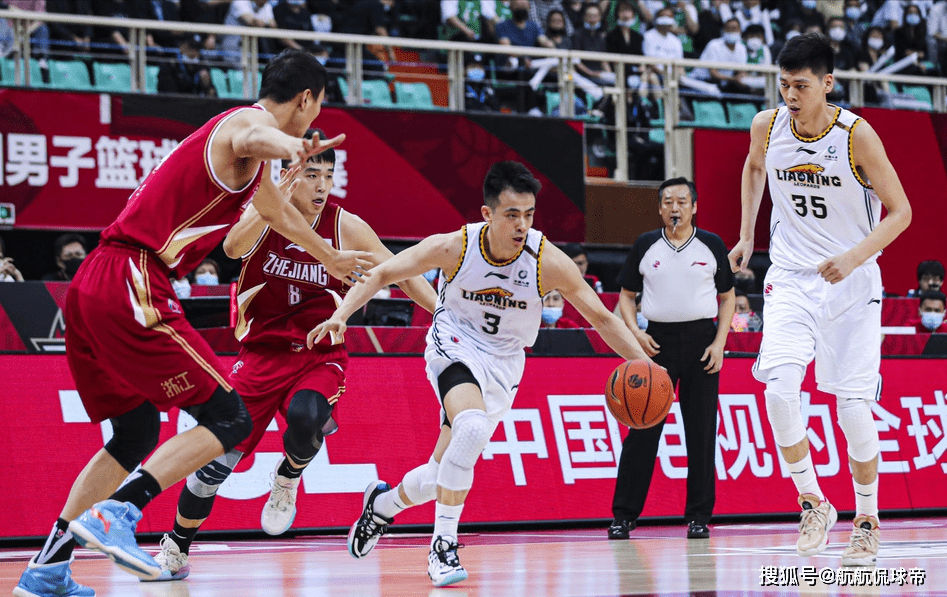 四川队横扫辽宁队，范弗利特高光表现