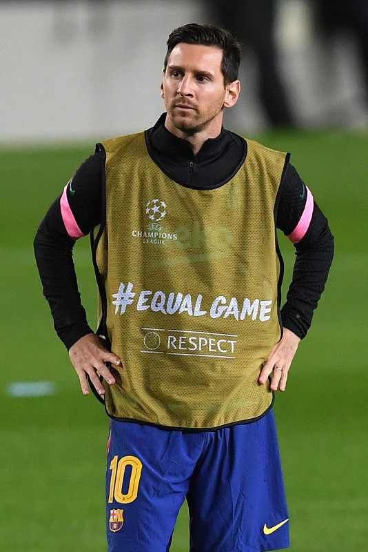 智利碾压巴黎，皮克扛起全队