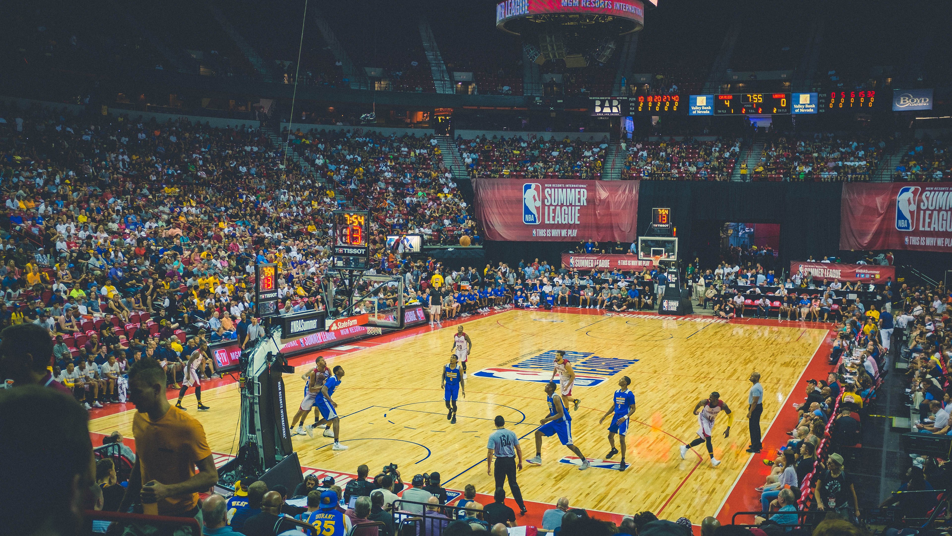 贝恩惊艳四座破僵局，勇士节奏掌控定乾坤—独行侠迷失在战术博弈中