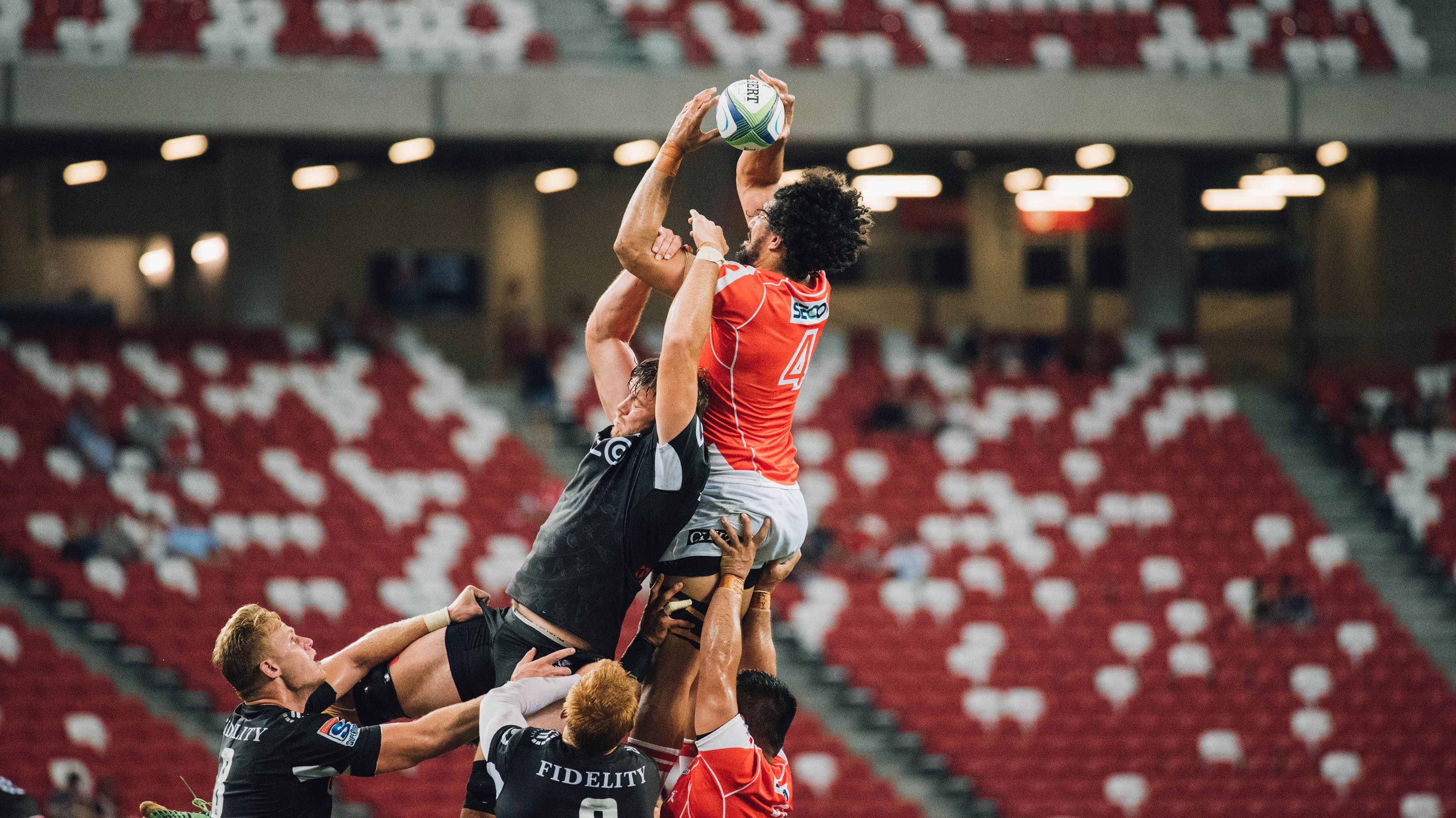 克莱·汤普森单节19分爆发，尼克斯防守锁死吉林队拉开分差